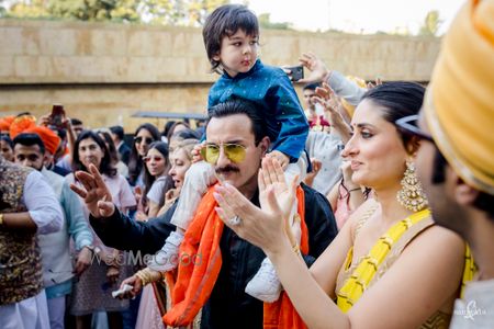 Photo of The baraatis, Kareena Kapoor and Saif Ali Khan with Taimur Ali Khan, dancing away in the baraat