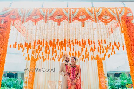 Photo of South indian couple shot idea against elaborate mandap