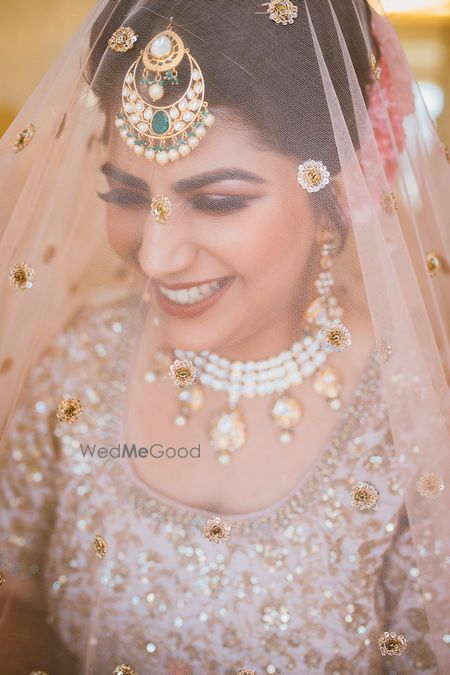 Photo of Beautiful bridal veil shot with unique maangtikka