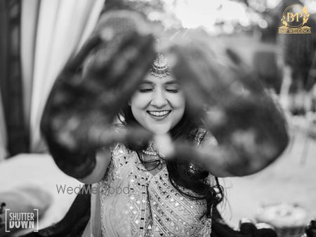 Photo of fun bridal mehendi portrait