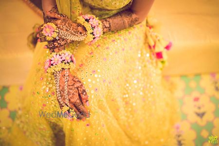 Photo of Mehendi hands with yellow and pink haathphool