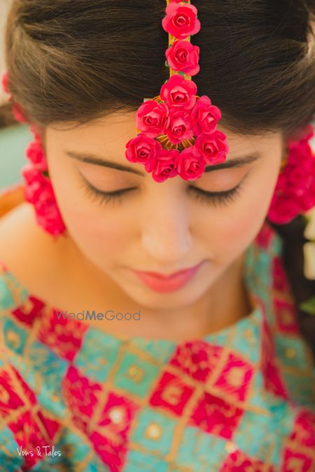 Photo of Floral red maangtikka for mehendi