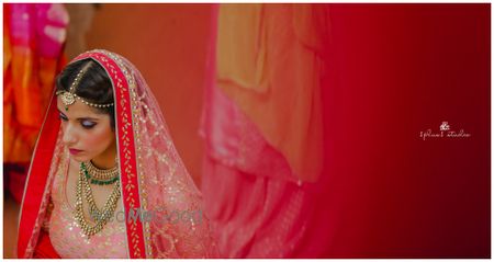 Wedding Photoshoot & Poses Photo jaal work dupatta