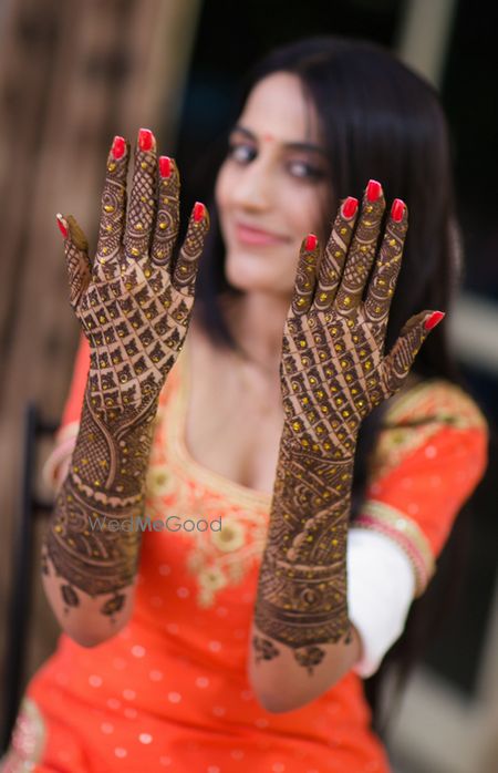 Photo of backhand mehendi