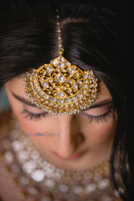 Photo of Bride wearing massive maangtikka