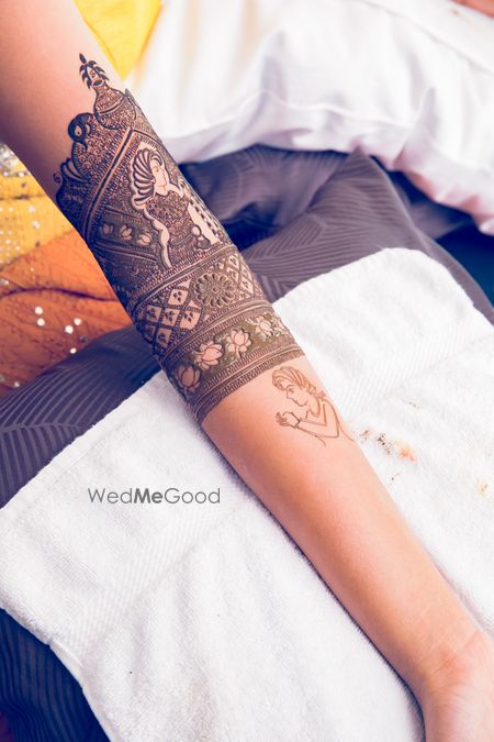 Photo of Intricate mehendi designs on arm