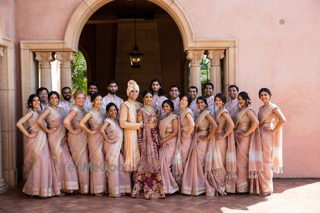 Photo of couple shot with matching bridesmaids and groomsmen