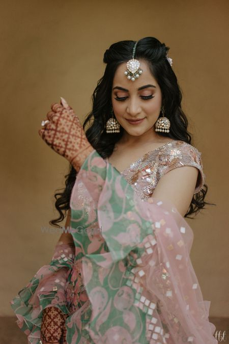 Photo of modern bridal mehendi back hand design