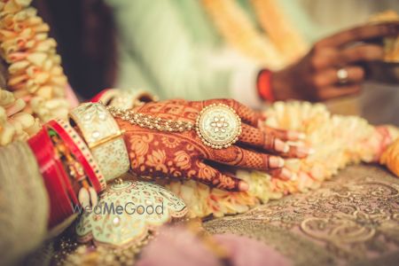 Photo of Gorgeous meenakari haathphool of the bride