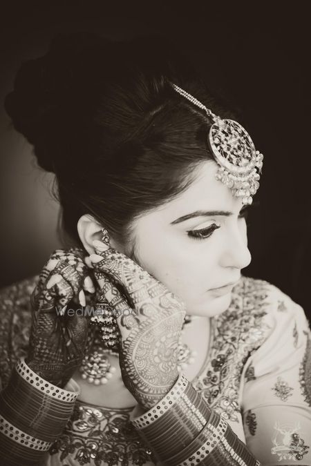 Photo of black and white bridal portrait