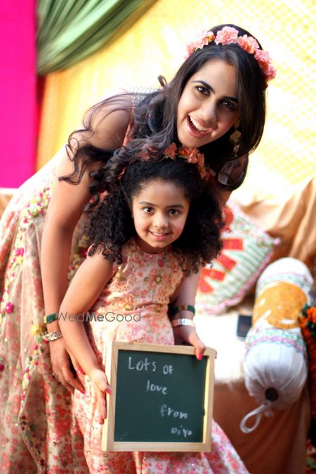 Photo of peach floral hairband for mehendi