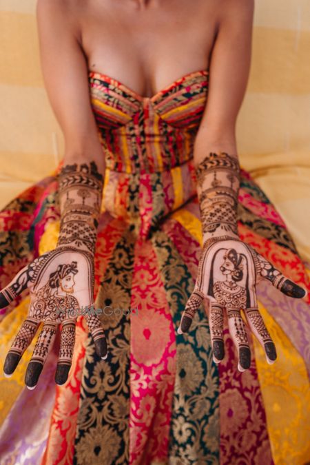 Photo of mehendi design with mehendi outfit of bride