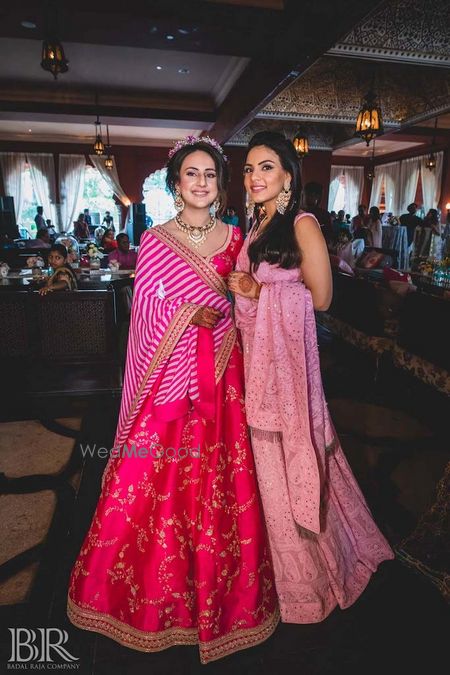 Photo of Bride and sister on mehendi