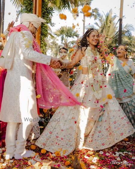 Photo of candid couple shot during pheras