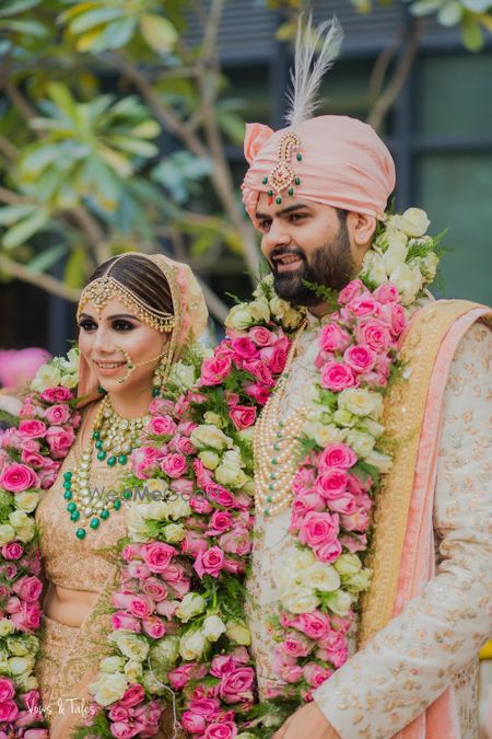 Photo of Pink and white jaimala in bunch