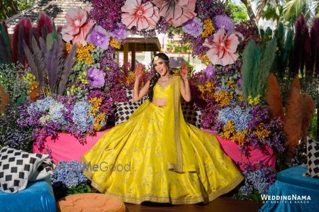 Photo of Striking floral Mehendi decor