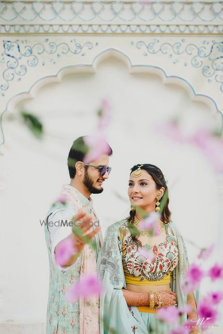 Photo of Mehendi couple portrait outdoors