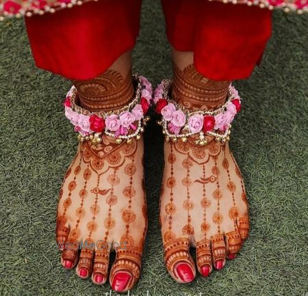 Photo of Minimal mehndi design for modern brides