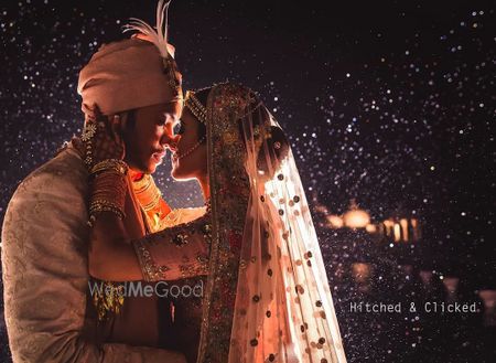 Photo of night wedding romantic couple portrait