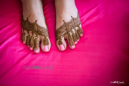 Photo of Simple and minimal mehendi design for feet