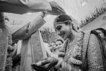 Photo of Black and white bridal portrait