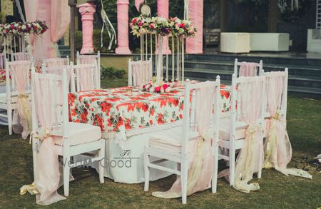 Photo of floral print table covcer