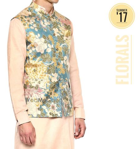 Photo of Mehendi groomwear idea with cream kurta and floral jacket