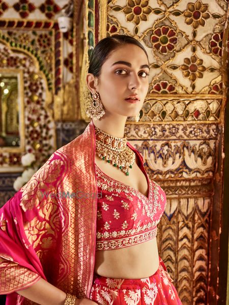 Photo of Contrast jewellery with red Anita Dongre lehenga