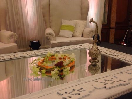 Photo of mirror table setting for nikah