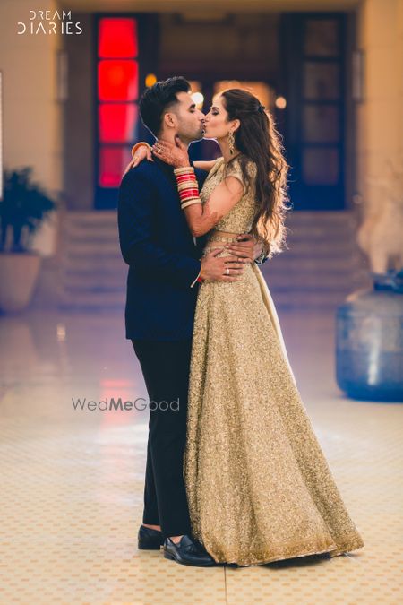 Gold Wedding Photoshoot & Poses Photo