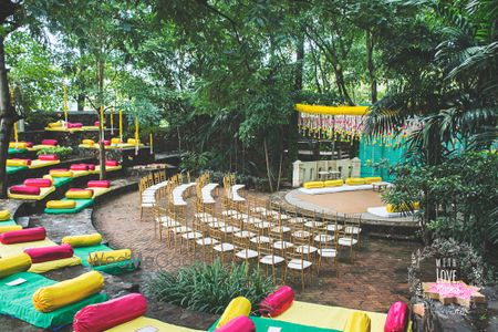 Photo of An open mandap in an amphitheatre with floor seating arrangement