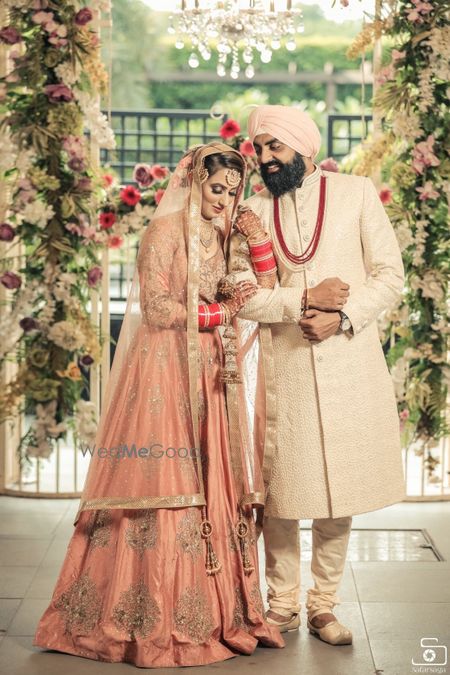 Photo of Sikh bride and groom pose romantically