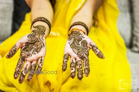 Photo of Bridal Hand Bel Mehendi Design