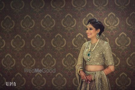 Gold Wedding Photoshoot & Poses Photo