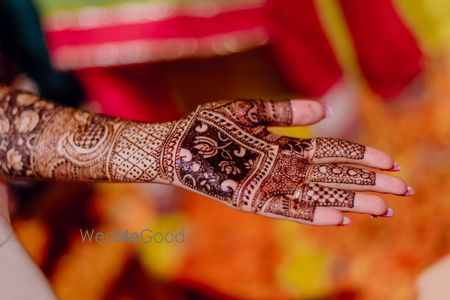 Photo of modern bridal mehendi design with lotus